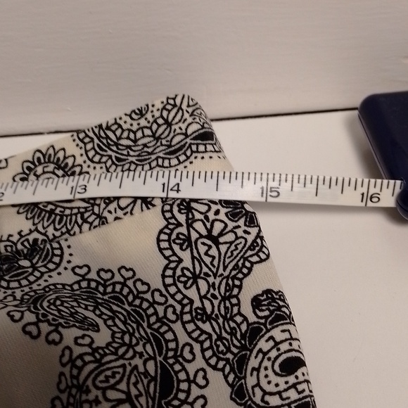 Forever21 Paisley white and black lightweight pants small straight leg polyester - Picture 5 of 5